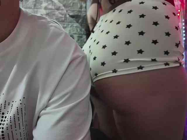 Hot-Couple-69 webcam