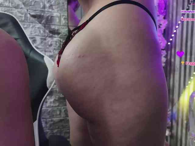 Hot-Couple-69 webcam