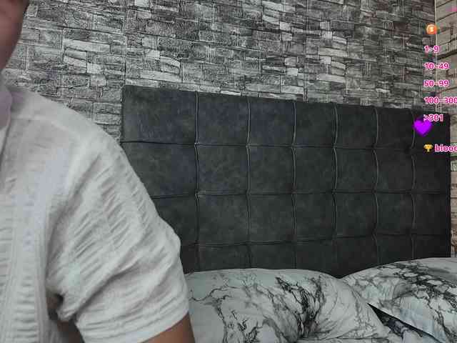 Rich-couple-69 webcam