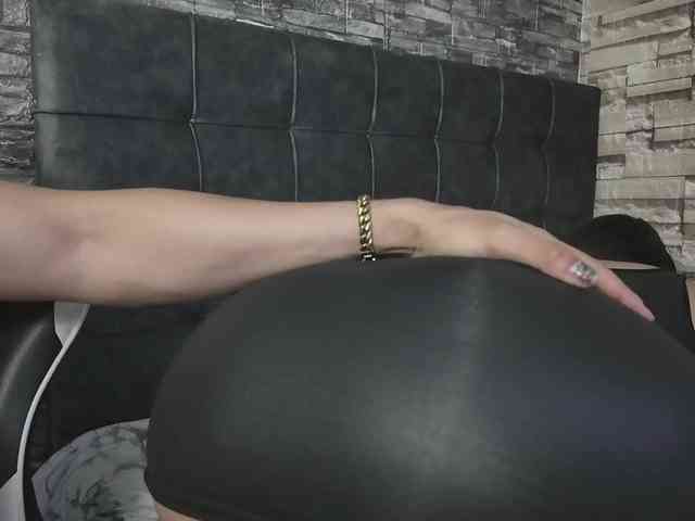 Rich-couple-69 webcam