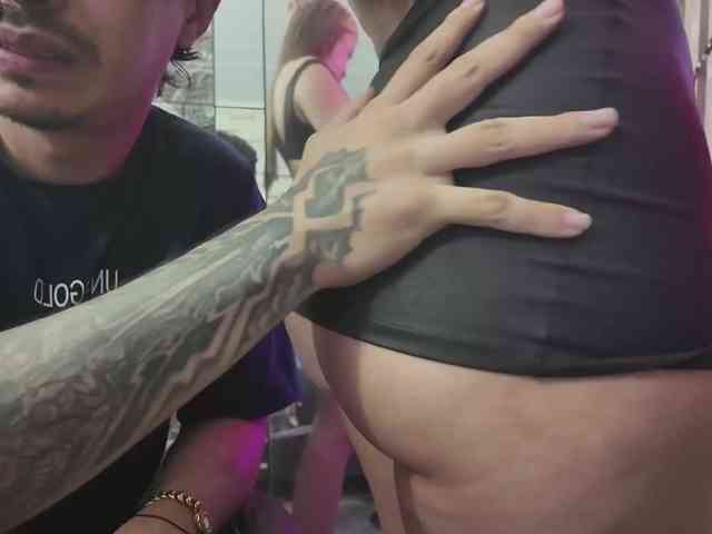 Hot-Couple-69 webcam