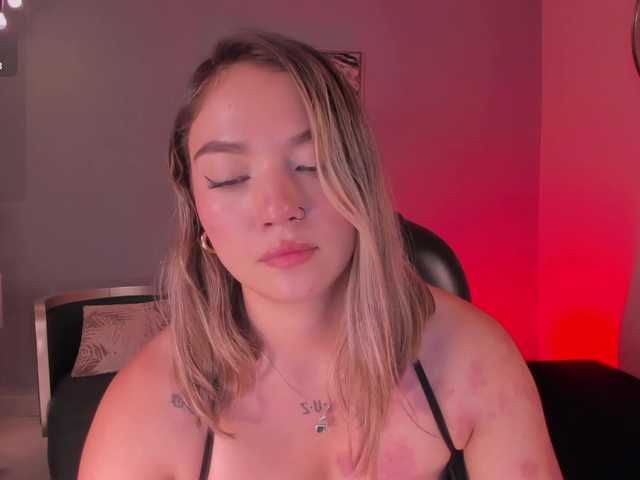HaleyGreen live cam on BongaCams