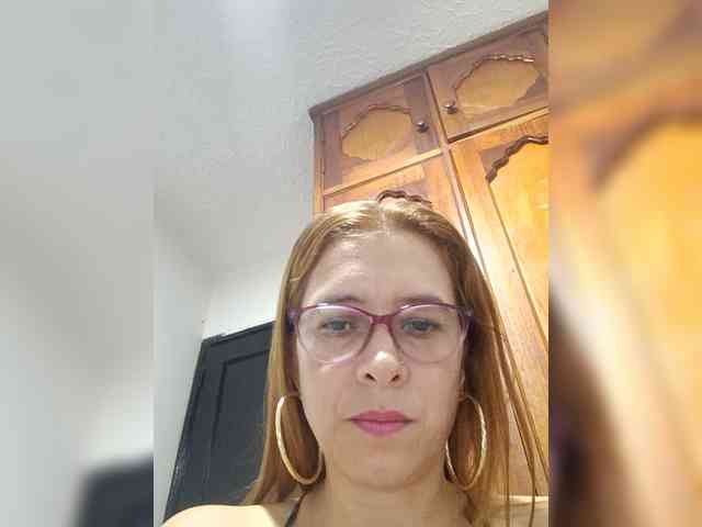 simoneta Live Webcam on BongaCams