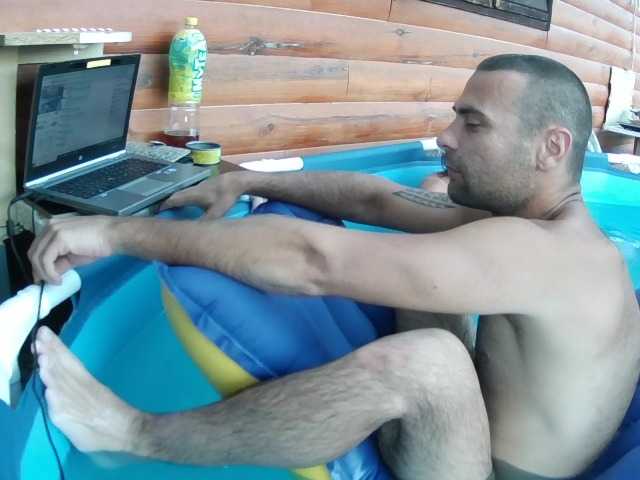 baszogepek live cam on BongaCams