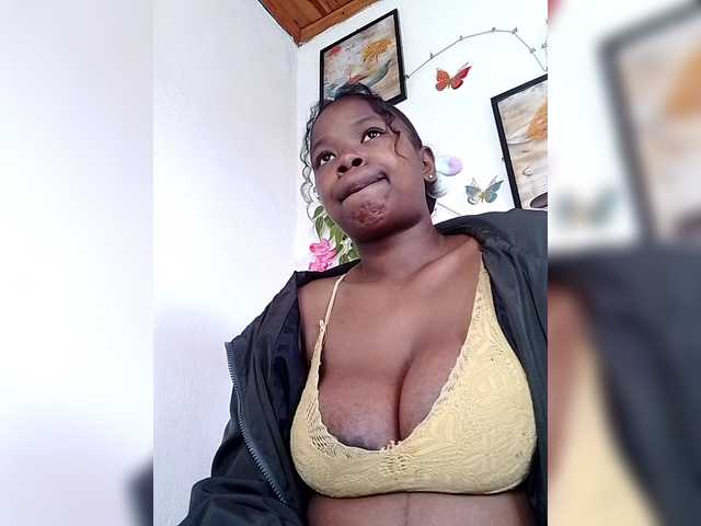 Sayrahsexy live cam on BongaCams