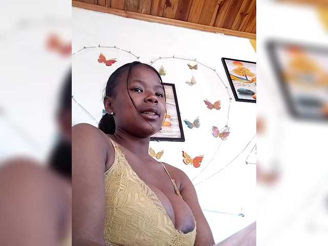 Sayrahsexy live cam on BongaCams