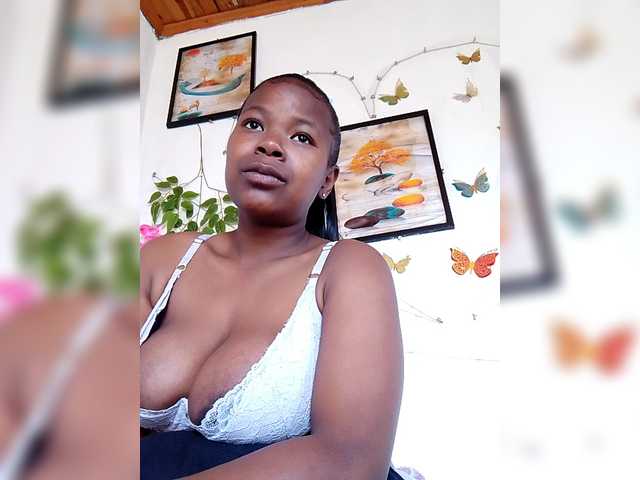 Sayrahsexy live cam on BongaCams