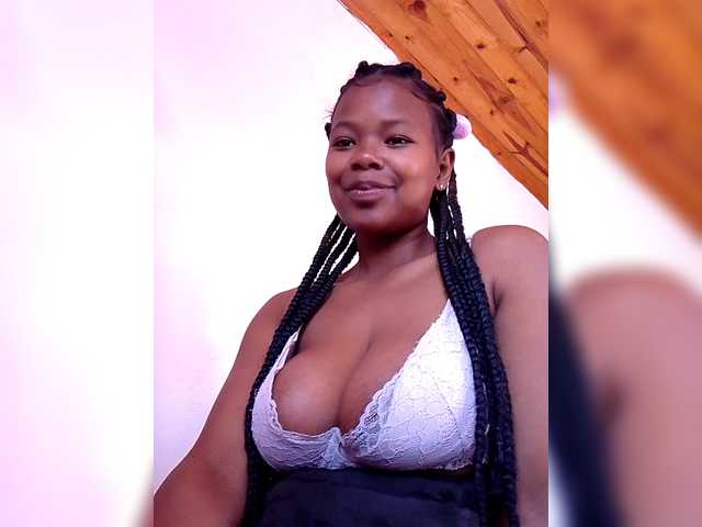 Sayrahsexy live cam on BongaCams