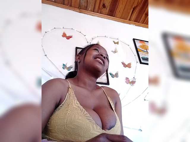 Sayrahsexy live cam on BongaCams