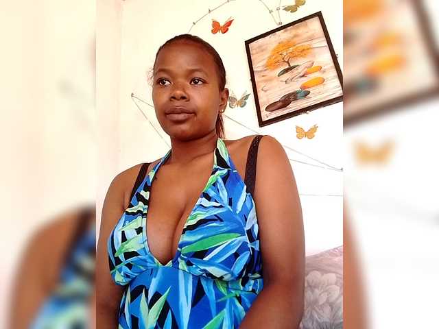 Sayrahsexy live cam on BongaCams