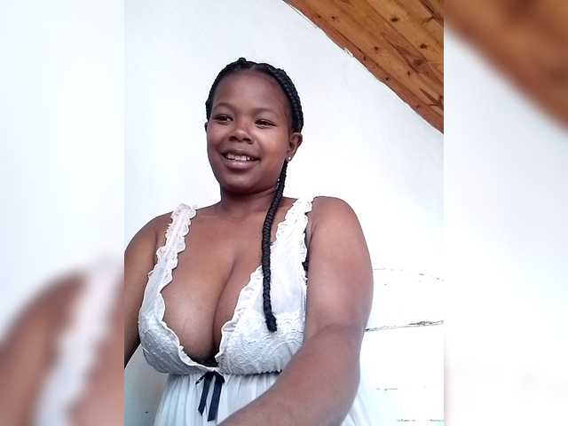 Sayrahsexy live cam on BongaCams