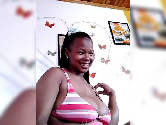 Sayrahsexy live cam on BongaCams