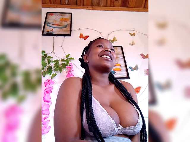 Sayrahsexy live cam on BongaCams
