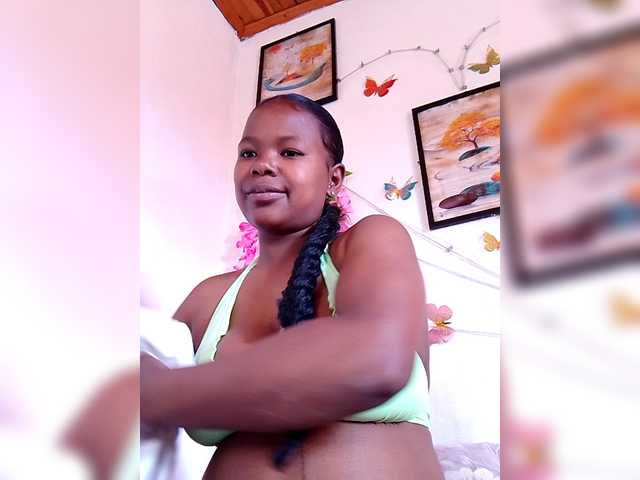 Sayrahsexy live cam on BongaCams