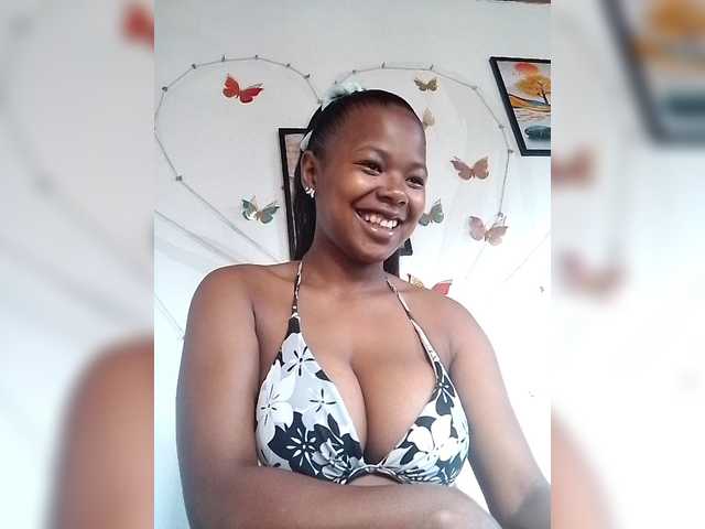 Sayrahsexy live cam on BongaCams