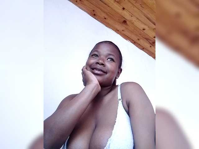 Sayrahsexy live cam on BongaCams