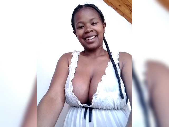 Sayrahsexy live cam on BongaCams