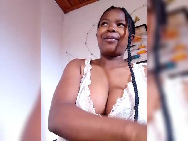Sayrahsexy live cam on BongaCams
