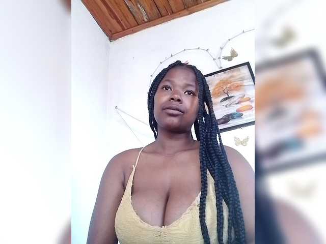 Sayrahsexy live cam on BongaCams