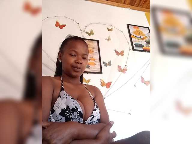 Sayrahsexy live cam on BongaCams