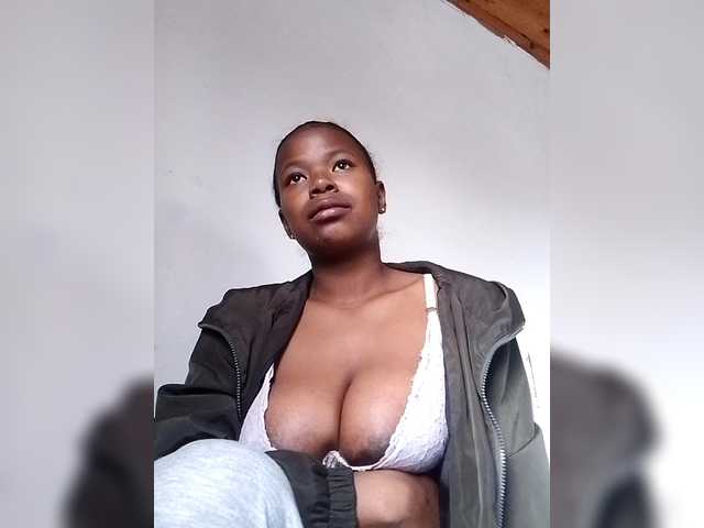 Sayrahsexy live cam on BongaCams