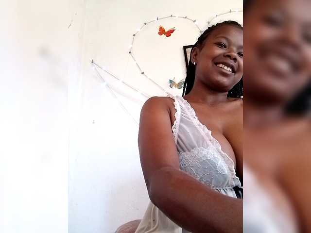 Sayrahsexy live cam on BongaCams