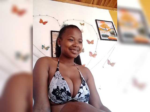 Sayrahsexy live cam on BongaCams