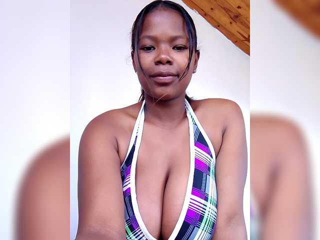 Sayrahsexy live cam on BongaCams