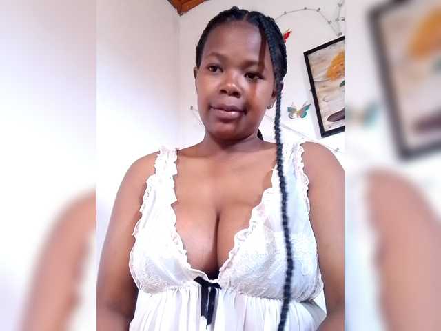 Sayrahsexy live cam on BongaCams