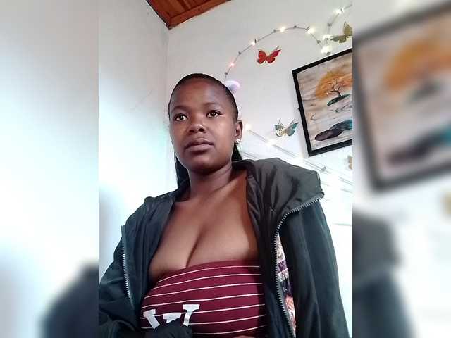 Sayrahsexy live cam on BongaCams