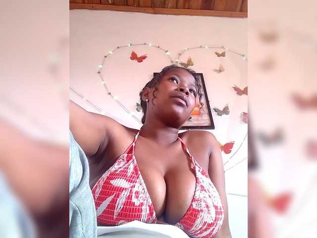 Sayrahsexy live cam on BongaCams