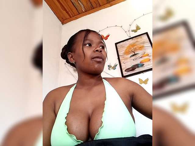 Sayrahsexy live cam on BongaCams