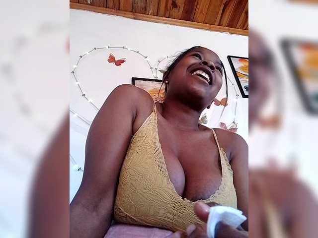 Sayrahsexy live cam on BongaCams