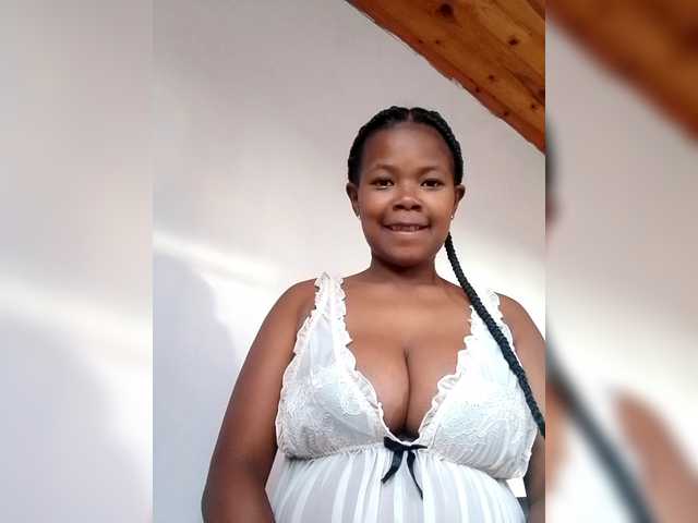 Sayrahsexy live cam on BongaCams