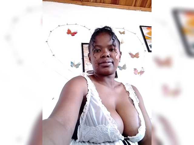 Sayrahsexy live cam on BongaCams