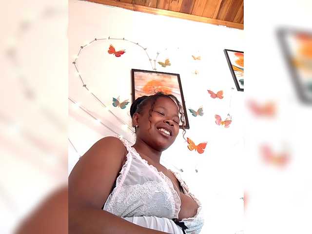 Sayrahsexy live cam on BongaCams