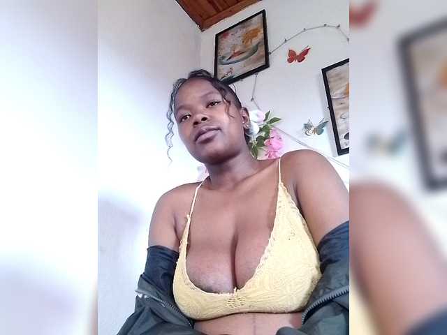 Sayrahsexy live cam on BongaCams
