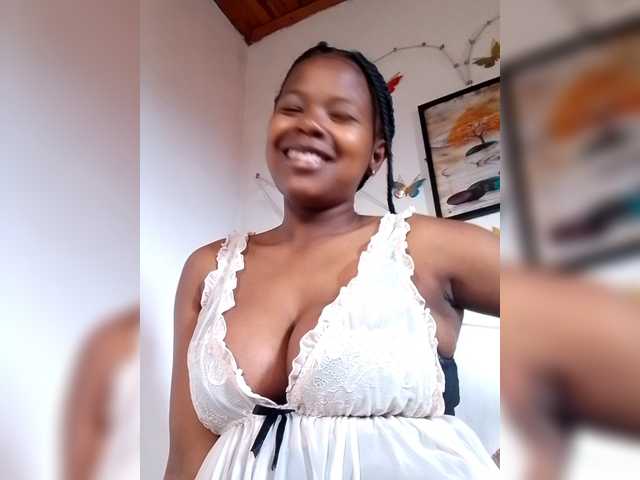 Sayrahsexy live cam on BongaCams