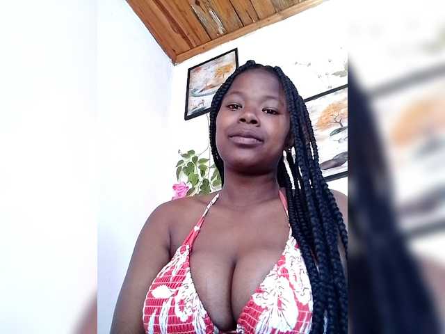 Sayrahsexy live cam on BongaCams