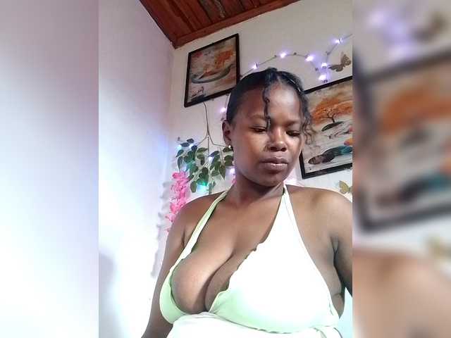 Sayrahsexy live cam on BongaCams