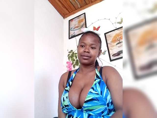 Sayrahsexy live cam on BongaCams