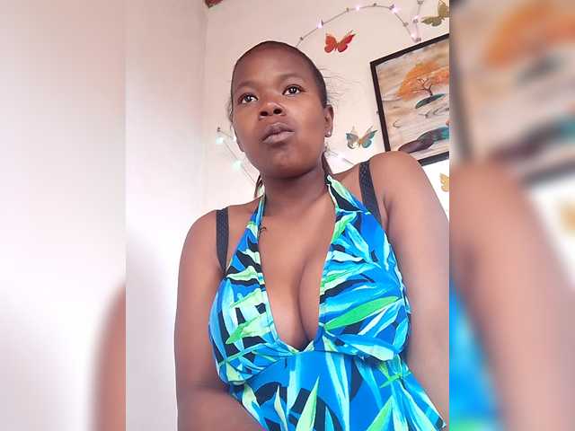 Sayrahsexy live cam on BongaCams