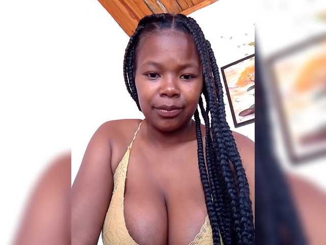 Sayrahsexy live cam on BongaCams