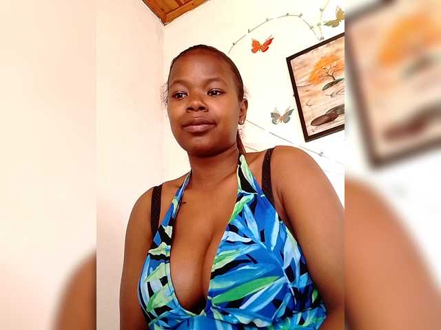 Sayrahsexy live cam on BongaCams