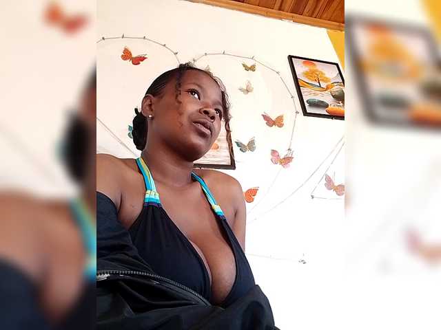 Sayrahsexy live cam on BongaCams