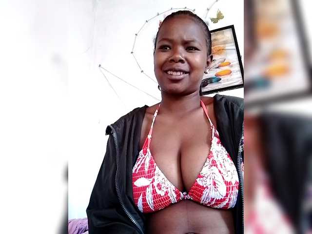 Sayrahsexy live cam on BongaCams