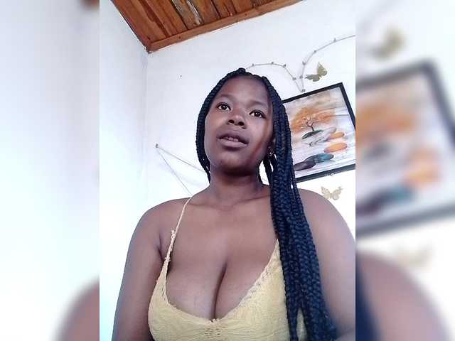 Sayrahsexy live cam on BongaCams