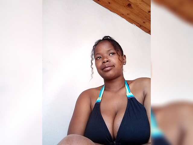 Sayrahsexy live cam on BongaCams