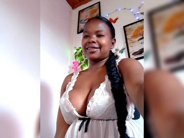 Sayrahsexy live cam on BongaCams