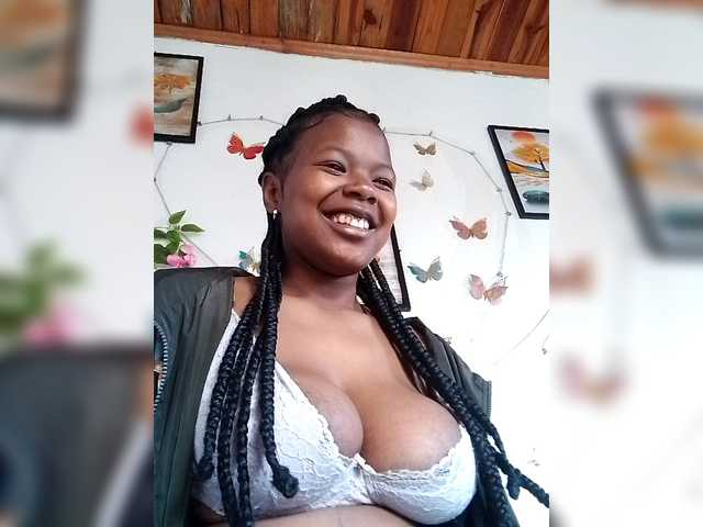 Sayrahsexy live cam on BongaCams